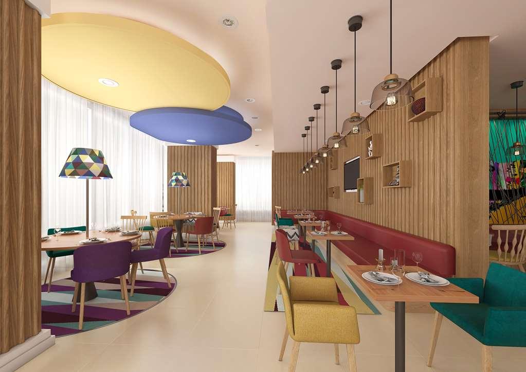 ホテル Hampton By Hilton Doha Old Town レストラン 写真