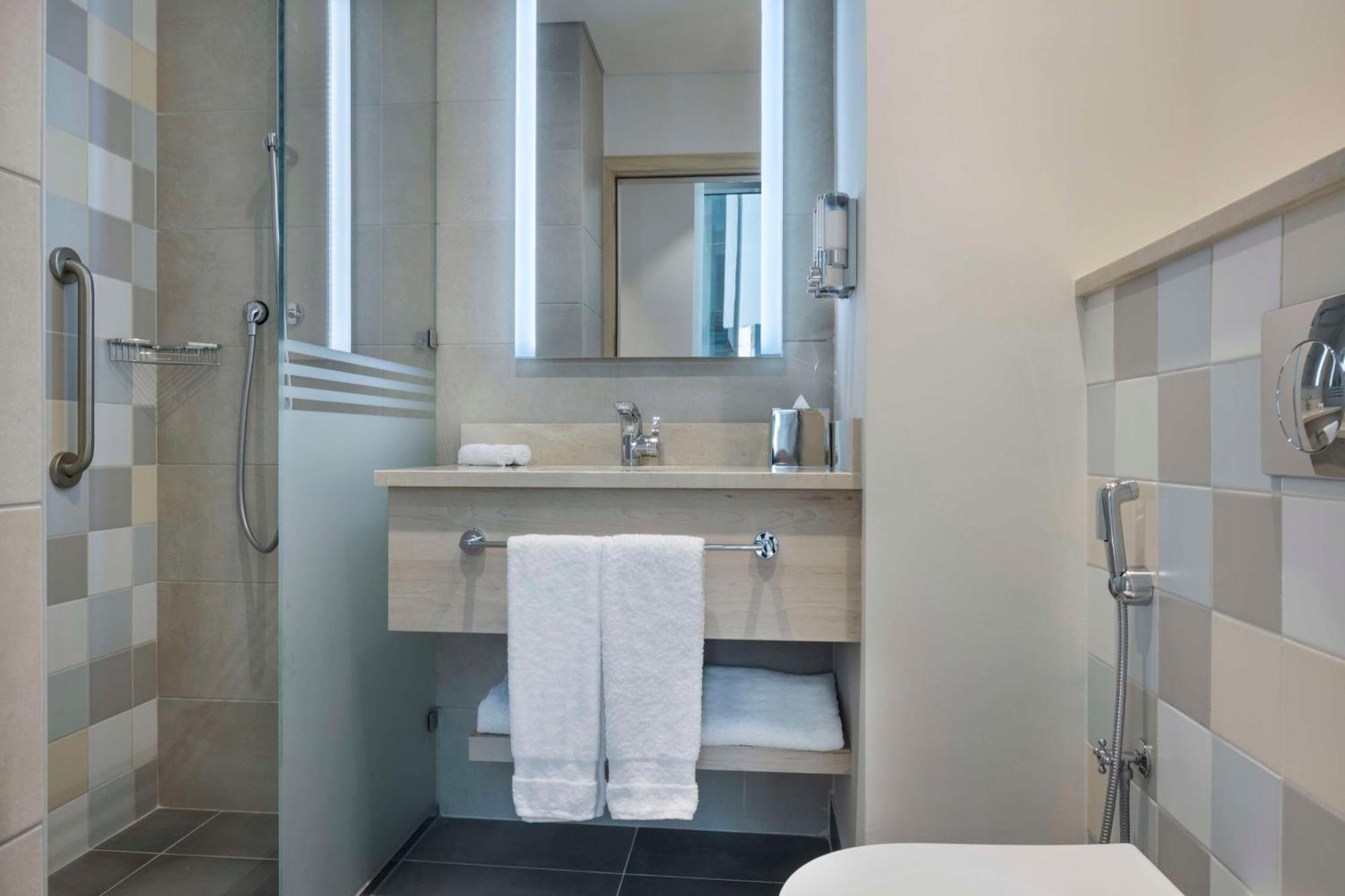 ホテル Hampton By Hilton Doha Old Town エクステリア 写真