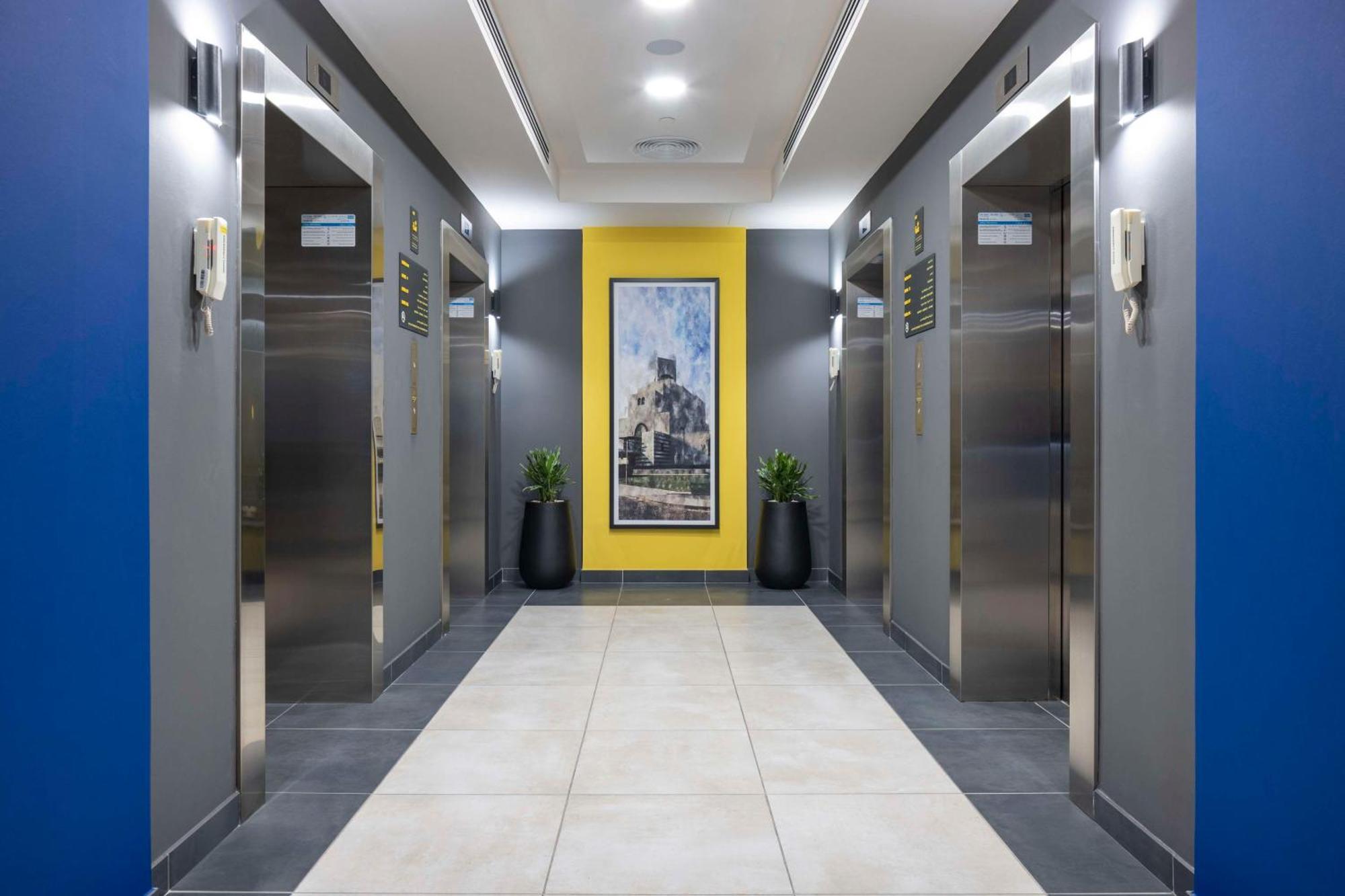 ホテル Hampton By Hilton Doha Old Town エクステリア 写真